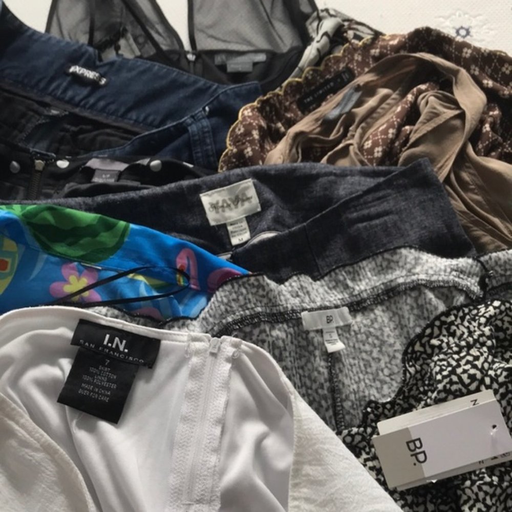 HUGE Lot of Junior's Clothing Size Medium!! Valued over $200! 9 items! - Picture 4 of 4